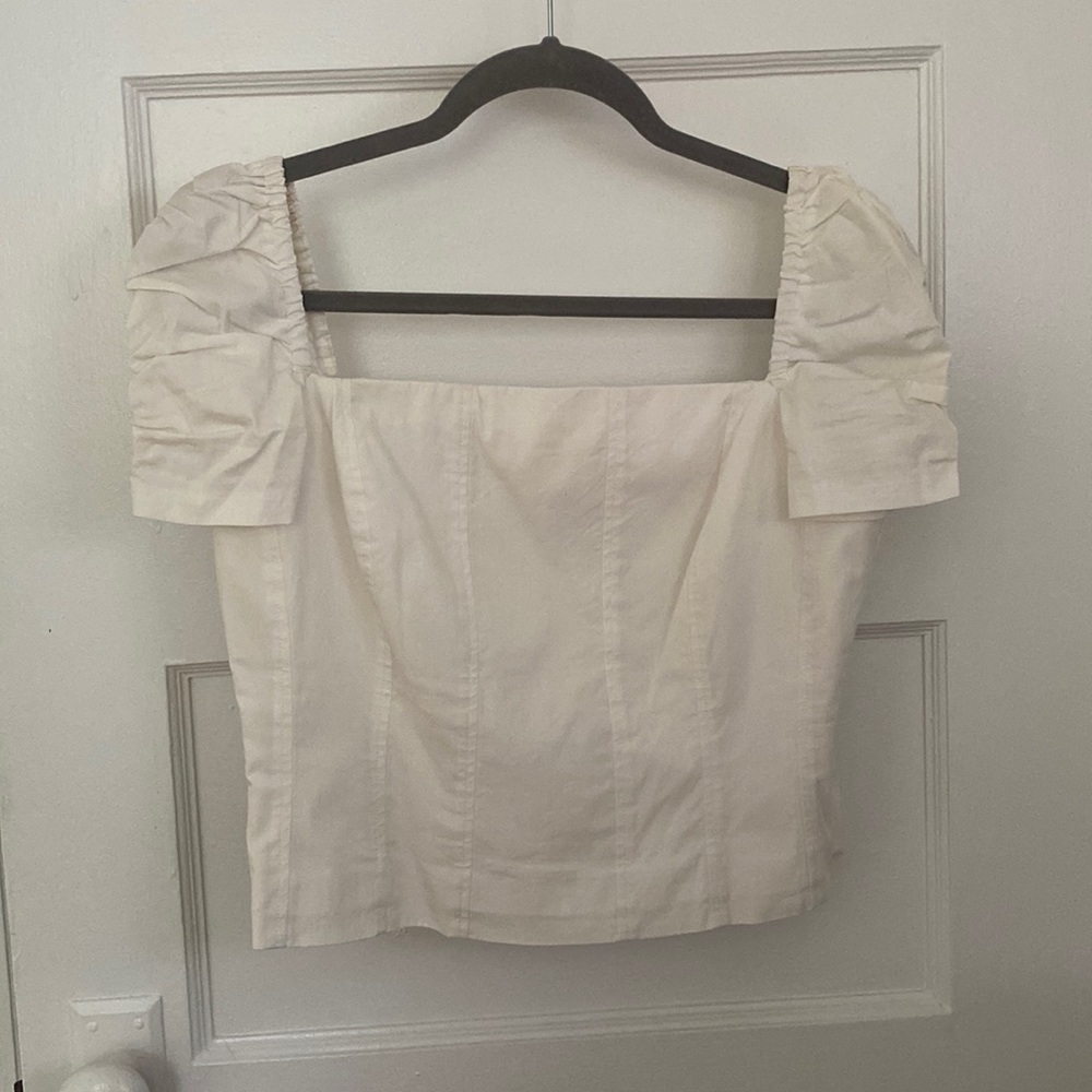 Gianni Bini size 8 puff sleeve cropped top.